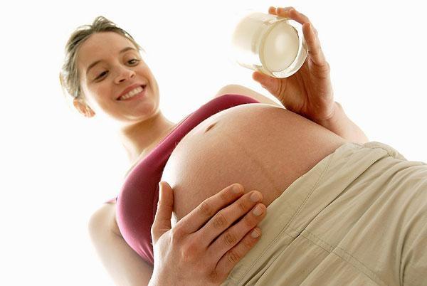 怀孕初期，孕妇补充好以下几种营养，胎儿大脑发育会更好