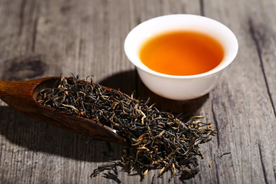 富硒白茶饼茶泡法