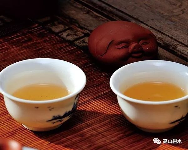 富硒白茶饼茶泡法