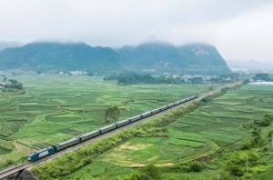 服务旅客出行，广西这些列车加开、延长运行区间