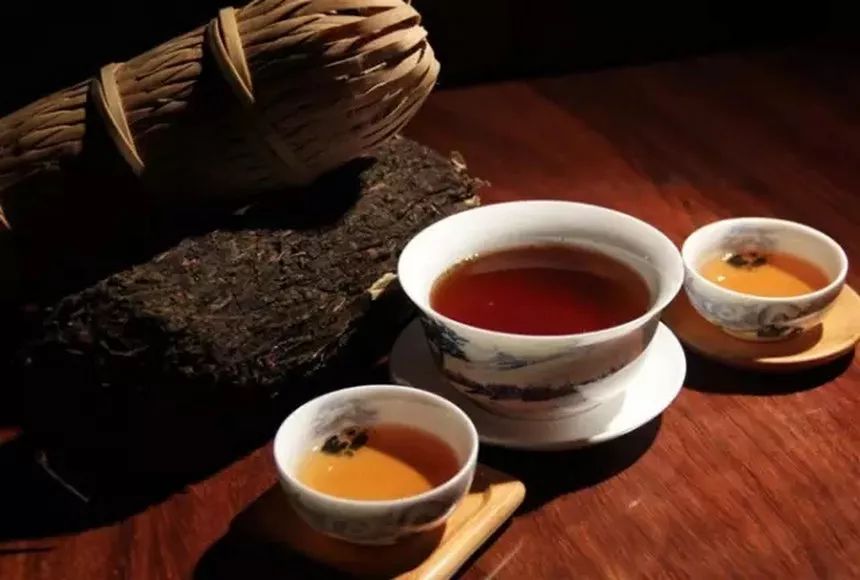 富硒绿茶和黑茶哪个好